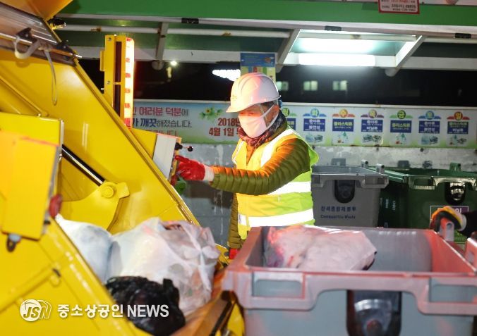 환경미화 행정 체험하는 김완근 제주시장