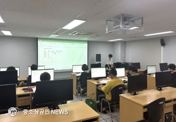 보성군, 상반기 군민 맞춤형 정보화 교육 ‘수강생 모집 개시’_보성군은 지난 13일부터 오는 6월 27일까지 ‘상반기 군민 맞춤형 정보화 교육’을 실시한다고 밝혔다