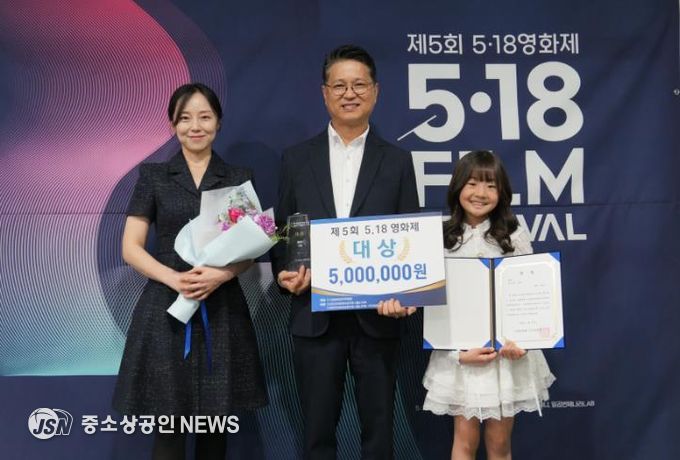 왼쪽부터 김보배, 방성수, 이유주