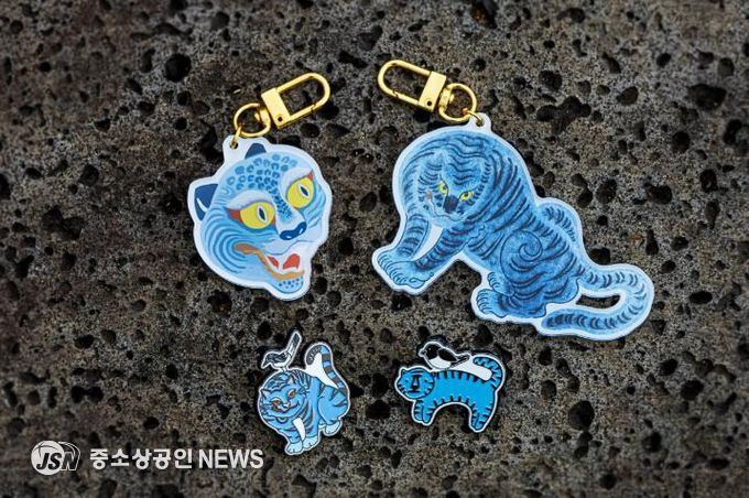 한국민화박물관에서 새로 출시한 작호도 굿즈들.