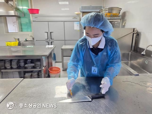 식중독 예방진단 컨설팅 현장 장면이다.