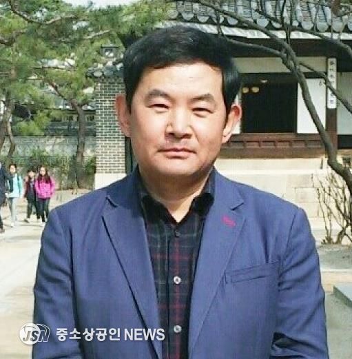 제6회 현구문학상 운문분야 수상 박현덕 시인.