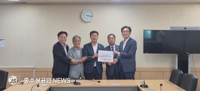 완주군의회 유의식 의장, 국무총리실 방문… 완주‧전주 통합 반대 건의문 전달