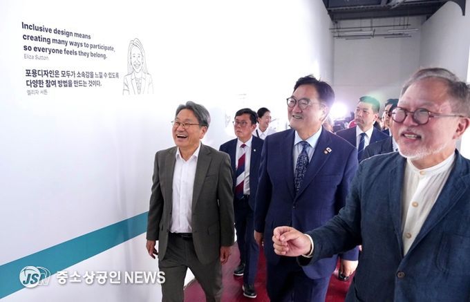 우원식 의장-강기정 광주광역시장, 디자인비엔날레 함께 관람