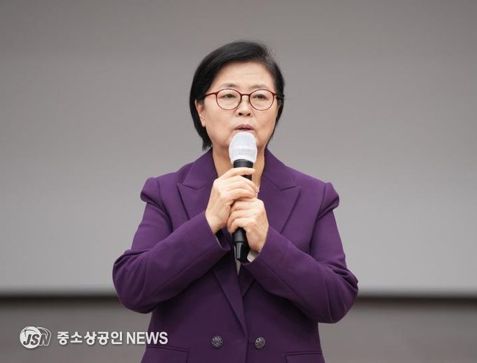 이순희 강북구청장이 지난 10일 진행된 간부공무원 청렴 교육에서 인사말을 하고 있다.