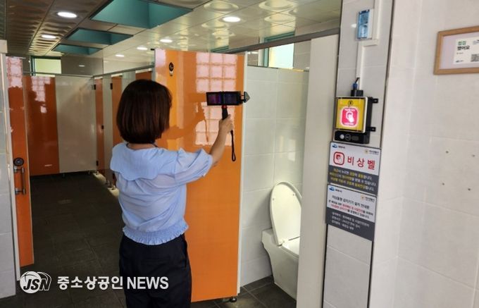 여수시는 지난 추석 명절을 앞두고 고향을 찾는 귀성객과 관광객들이 쾌적하고 안전하게 공중화장실을 이용할 수 있도록 관내 공중화장실 169곳을 대상으로 일제 점검을 실시했다.