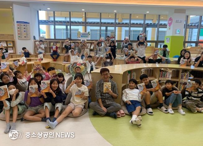 김탁환 작가와의 만남 행사(장소 : 곡성어린이 도서관)