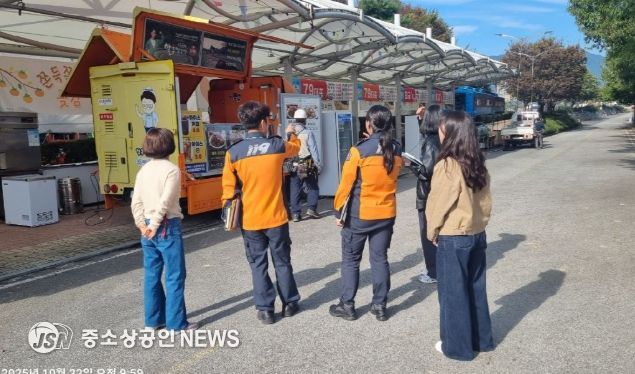 제25회 곡성심청어린이대축제의 안정적인 개최를 위해 유관기관 합동점검을 하고 있는 모습