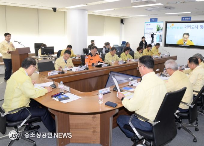 김영문 광주광역시 문화경제부시장이 27일 오후 재난상황실에서 열린 2025 재난대응 안전한국훈련 실행계획 보고 회의를 주재하고 있다. /광주광역시 제공