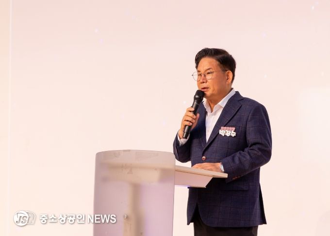 제5회 마포구 경로당 여가프로그램 발표회에서 인사말을 하는 박강수 마포구청장