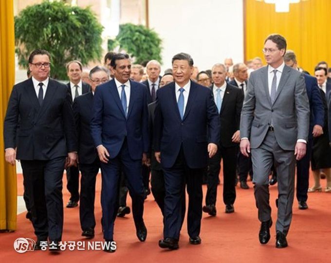 시 주석이 3월 28일 오전 베이징 인민대회당에서 국제 공상계 대표와 회견했다. (사진/신화통신)