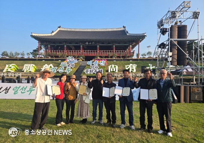 보성군, 제3회 대한민국 차나무분재대전 및 2025 전라남도 우수분재대전 성황리 마무리__제3회 대한민국 차나무분재대전 수상자 단체 사진