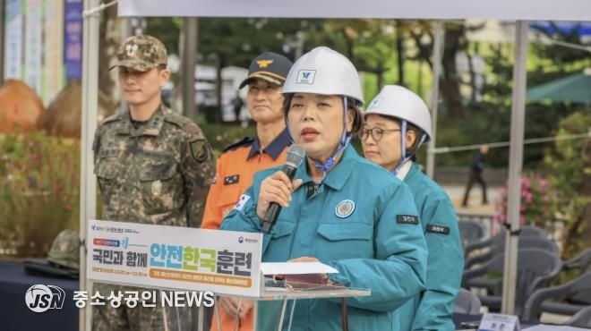 2025 재난대응 안전현국훈련에서 신계용 시장이 발언하고 있다