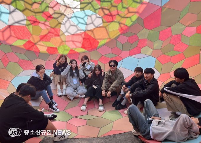 지난달 31일부터 1박 2일간 청소년들을 위한 첫 ‘쉬었다 가도 괜찮아 삶은 여행 캠프’인 섬마을 인생학교가 진행됐다.