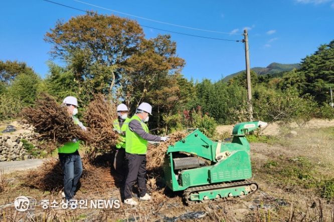 영농부산물 파쇄지원단 활동 사진