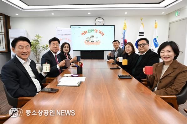 김동근 시장이 11월 5일 의정부시 지역사회보장협의체(민간공동위원장 윤연희)의 ‘커피 한 잔의 기적’ 챌린지 시작을 알렸다.