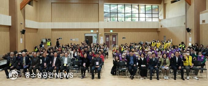 나주시가 국립나주숲체원 대강당에서 ‘숲속치매안심학교’ 졸업식을 개최했다.