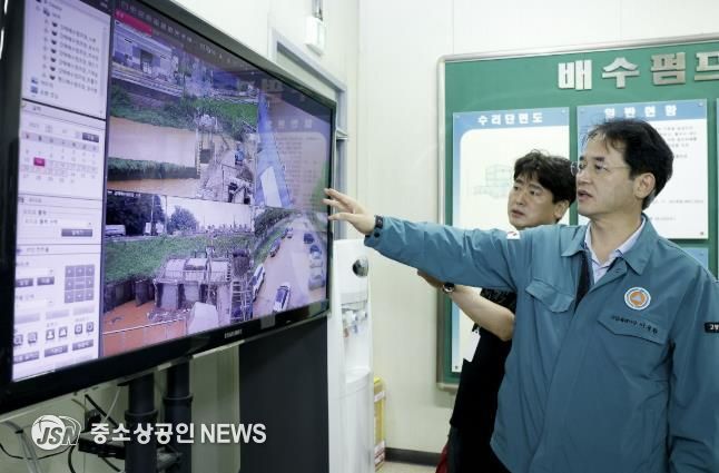 지난 8월 강매배수펌프장 현장점검 중인 이동환 고양특례시장