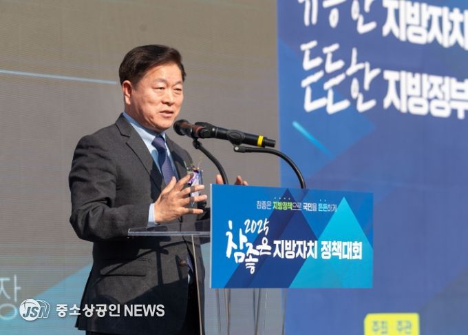 박승원 광명시장이 7일 오후 국회의사당 사랑재에서 광명시와 참좋은지방정부협의회가 공동 주최한 ‘2025 참좋은 지방자치 정책대회’에서 개회사를 하고 있다.