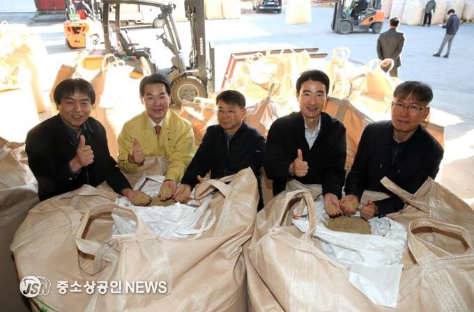 권익현 부안군수, 공공비축미 수매 현장 방문 농가 격려