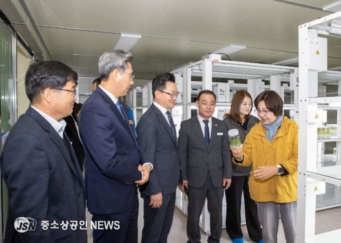 해남군의회, 농식품 기후변화대응센터 추진사업 현장 찾아