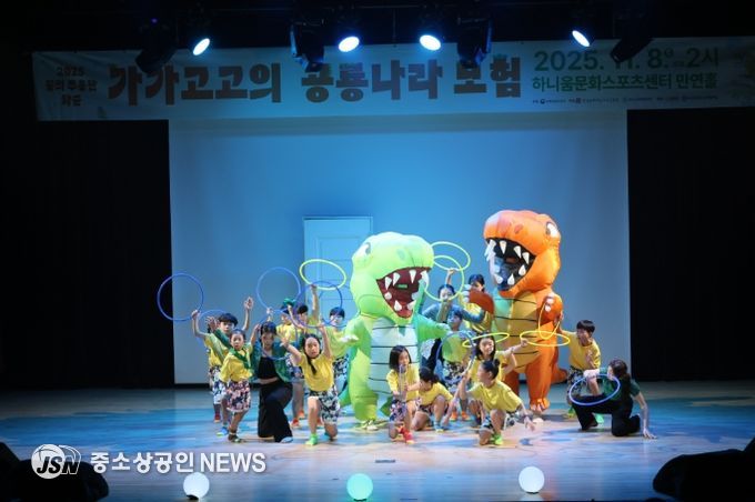 하니움문화스포츠센터 만연홀에서 꿈의 무용단 화순 정기 공연 모습.