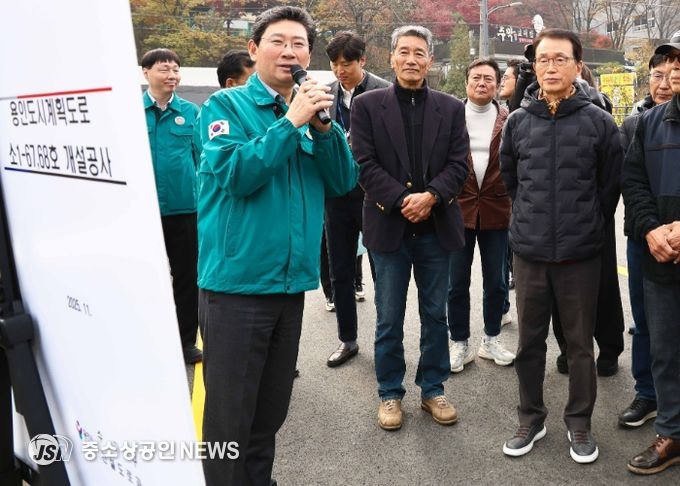 이상일 용인특례시장은 13일 고기동 노인회관과 관음사를 잇는 도시계획도로 소1-64·68호선 개통을 앞두고 현장을 점검했다