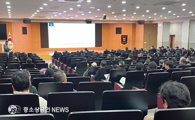 나주시는 지난 13일 동신대학교 중앙도서관 1층 동강홀에서 농촌 인력 부족 문제 해결과 안정적인 영농 활동 지원을 위해 ‘2026년 외국인 계절근로자 고용 농가 교육’을 실시했다.