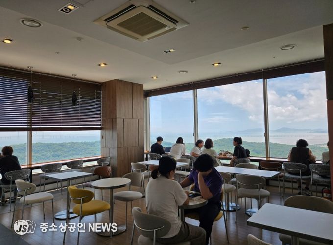 하늘마루 우미린2단지 실버카페서 입주민들과 소통