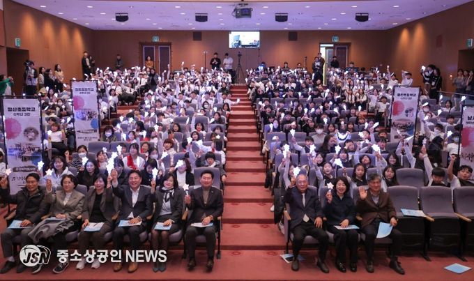 19일 용인특례시청 에이스홀에서 '노래로 기억하고 춤으로 표현하는 광복 80주년'을 주제로 청소년 창작동요·무용 발표회'가 열렸다..