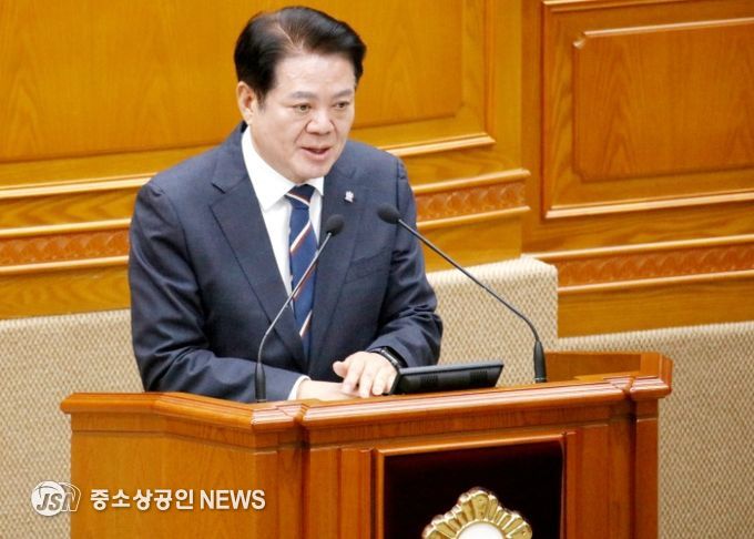 제307회 안양시의회 제2차 정례회에서 최대호 안양시장이 시정연설을 하고 있다