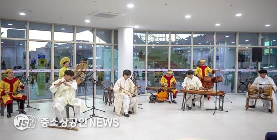베트남 다낭시 전통예술단과 성향예술단이 한·베 전통음악 합동 공연을 통해 다문화 교류의 장을 마련