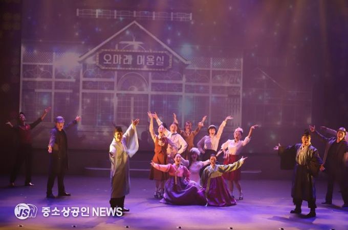 무안군, 뮤지컬 〈헤어드레서〉 성공 개최…배우들의 열연에 관객 박수갈채 이어져