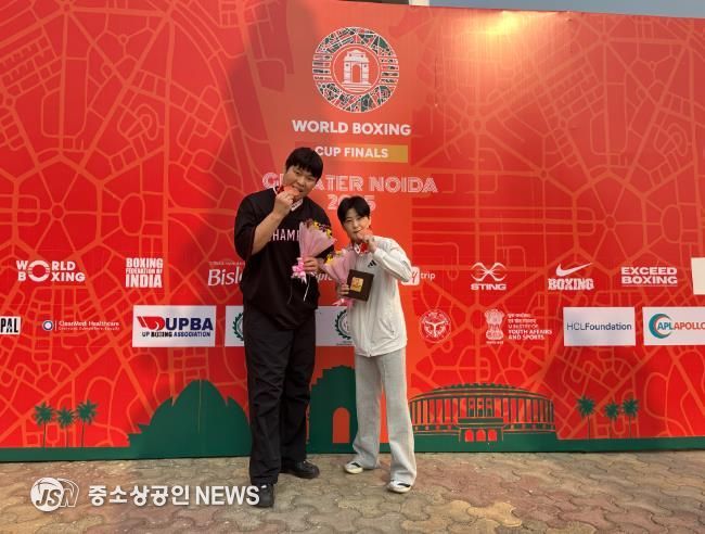 화순군청 복싱부(왼쪽부터 주태웅 선수, 박초롱 선수)