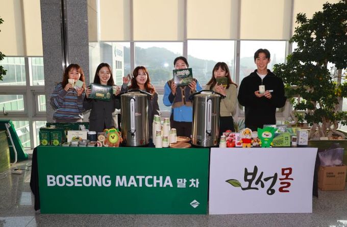 대한민국 녹차수도 보성이 ‘보성차의 제2 부흥기’를 향한 본격적인 도약에 나서고 있다_보성군 달모임에서 보성말차 신제품과 보성몰 홍보가 진행되고 있다.