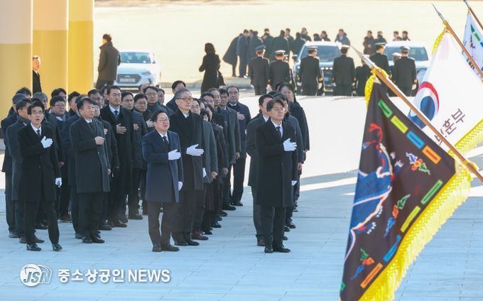 이장우 시장, 병오년 새해 첫날 현충원 참배
