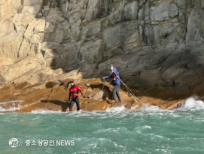 완도해경, 청산도 갯바위 고립자 무사 구조