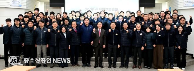 유정복 인천광역시장이 13일 남동구 인천교통공사에서 열린 '2026 주요업부보고회(인천교통공사)'에서 업무보고를 받고 기념촬영을 하고 있다.