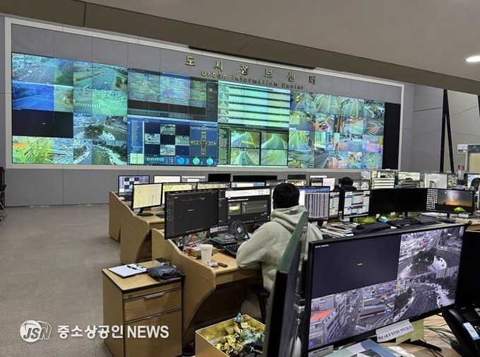 김경일 파주시장, 새해 맞아 도시정보센터 방문