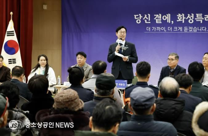 정명근 화성특례시장이 지난 12일 열린 새솔동 신년인사회에서 새해 인사를 하고 있다