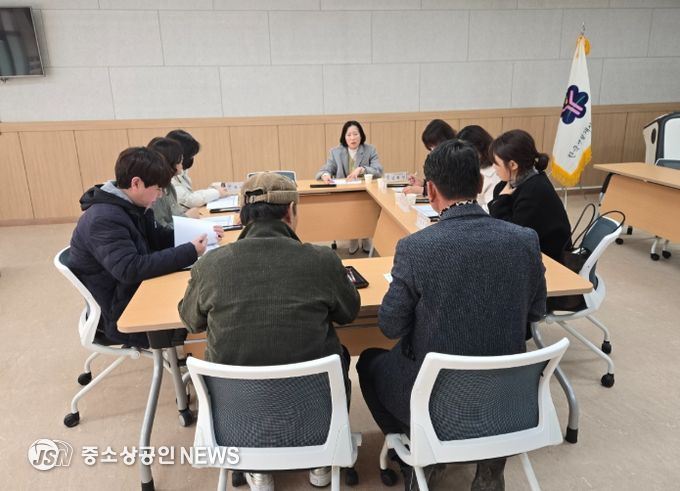 지난 11일 곡성군 농업인들이 친환경 농산물 인증교육을 받고 있다.