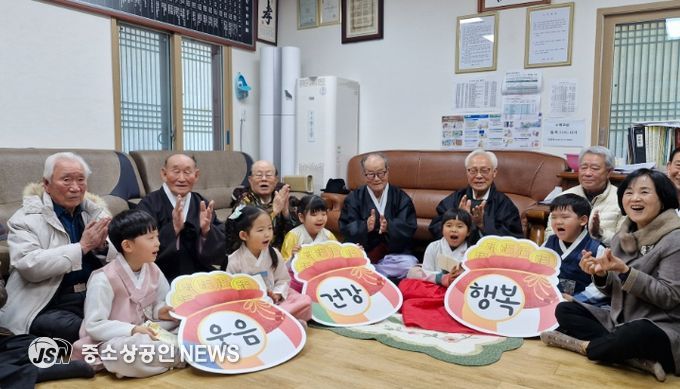 강진군 강진읍 수성당이 지난 20일 신년하혜식를 가졌다.