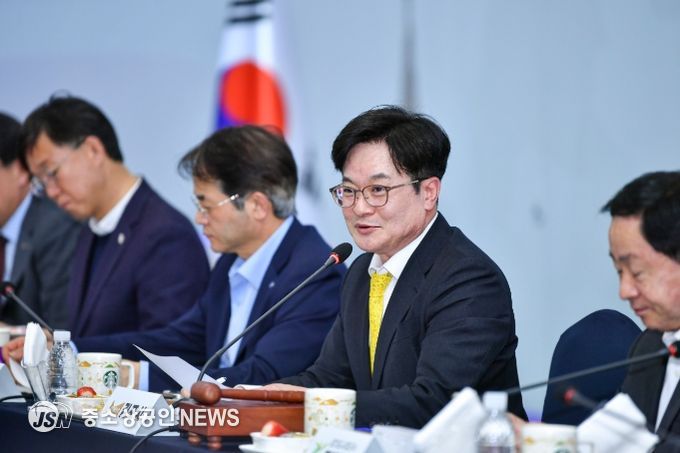 경기도시장군수협의회 제10차 회의가 지난 25일 김포미디어아트센터에서 열렸다.