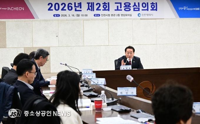 유정복 인천광역시장이 16일 시청 영상회의실에서 열린 '2026년 제2회 고용심의회'에서 인사말을 하고 있다.
